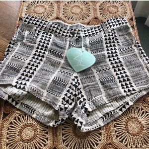 Z&L brand women’s tribal print boho shorts BNWT